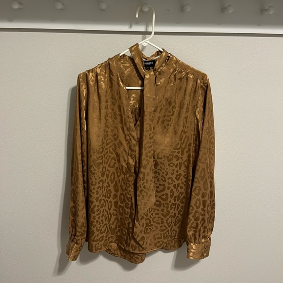 Express Tops - Express portofino jacquard print fancy blouse. Has a removable sash. Size xl